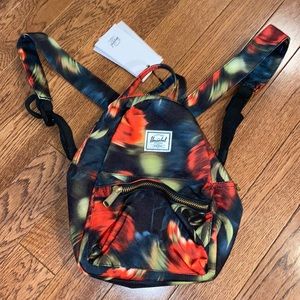 NWT Herschel nova mini “blurry roses”